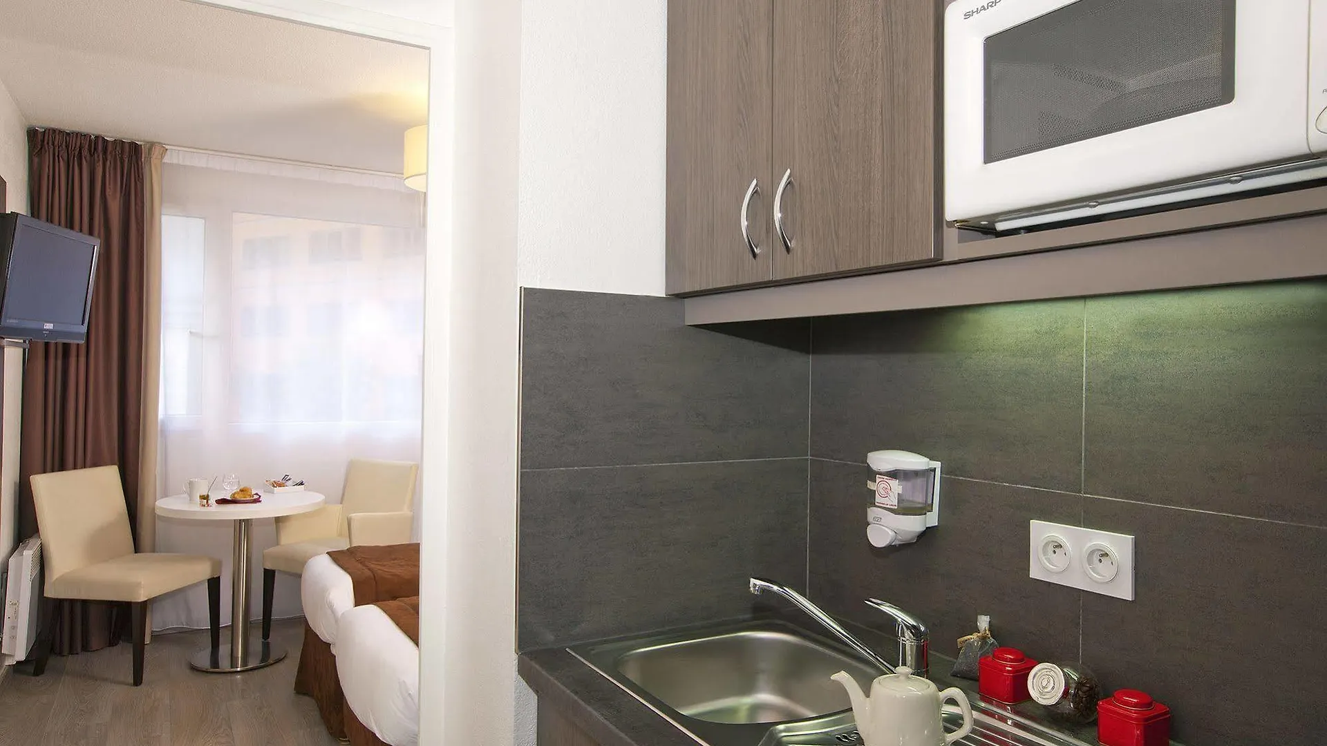 Sejours & Affaires Paris-Davout Aparthotel 3*, Paris France